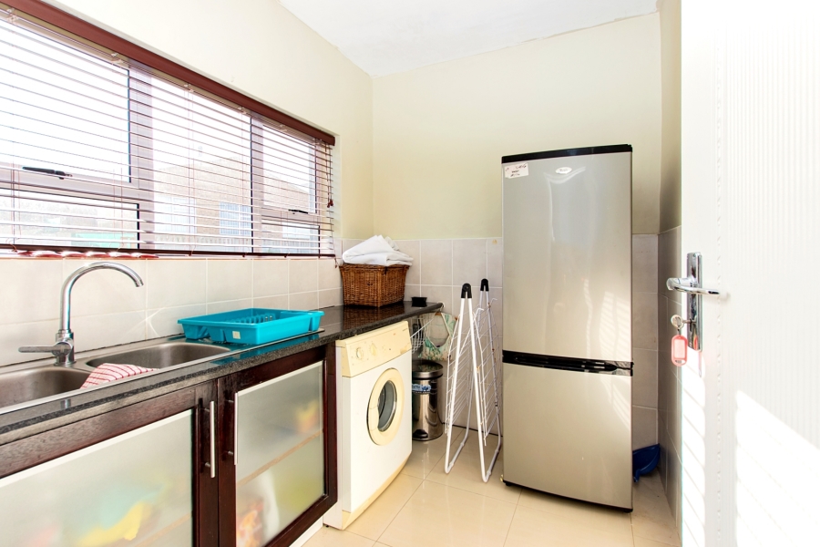 To Let 4 Bedroom Property for Rent in Yzerfontein Western Cape